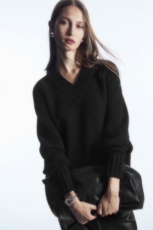 Black COS Chunky Pure Cashmere V-Neck Jumper | LA98-V7HK