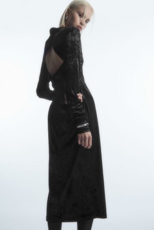 Black COS Open-Back Velvet Midi Dress | CD32-M2YY