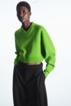 Green COS Cropped V-Neck Wool Jumper | TC20-C8JN