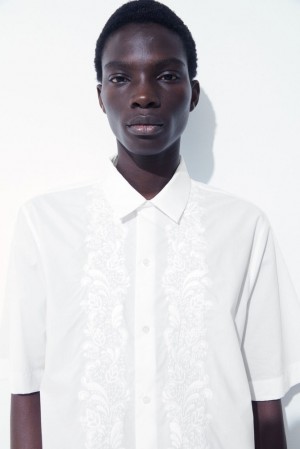 White COS The Embroidered Short-Sleeved Shirt | YL54-U1MI