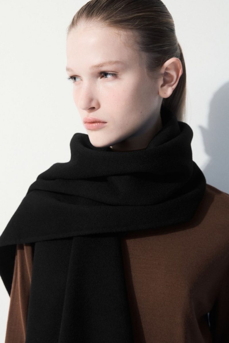 Black COS The Double-Faced Wool Scarf | TD94-P2GN